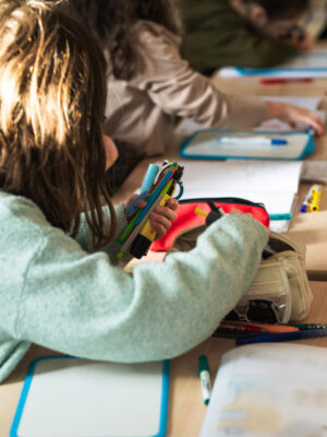 Enfant HPI en cours à l'école Arborescences LIlle